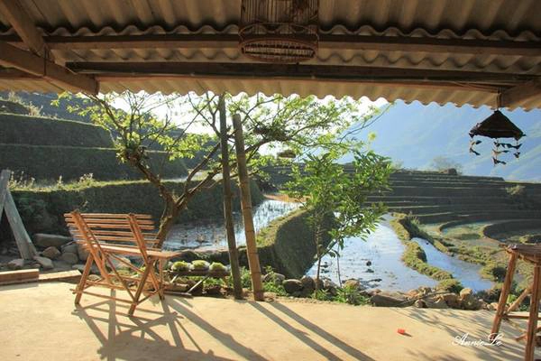 17h: Tham quan bãi đá cổ với những hoa văn trên đá với nhiều hình thù như bậc thang, hình người, con đường, chữ viết,.. là bằng chứng cho thấy sự có mặt của người tiền sử ở Lào Cai. Nhận phòng ở bản Tả Van. 19h: Ăn tối cùng gia đình người Mông, người Dáy ở Tà Van, tìm hiểu nếp sinh hoạt của đồng bào dân tộc thiểu số tại đây. 
