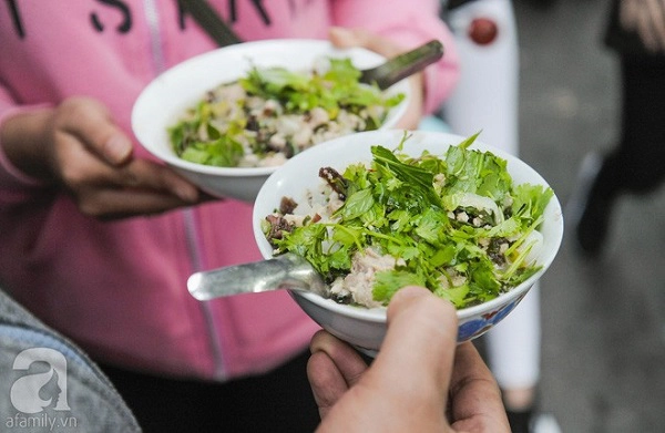 4-quan-banh-duc-nong-nhac-den-ten-da-thay-ngon-o-ha-noi-hom-nay-ban-nen-thu-ngay-ivivu-12