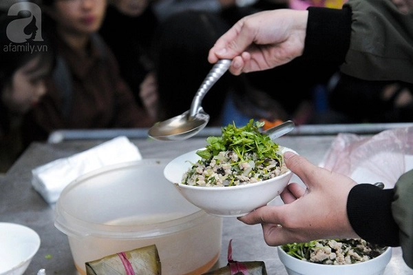 4-quan-banh-duc-nong-nhac-den-ten-da-thay-ngon-o-ha-noi-hom-nay-ban-nen-thu-ngay-ivivu-13