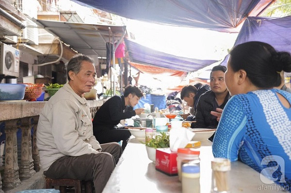 4-quan-banh-duc-nong-nhac-den-ten-da-thay-ngon-o-ha-noi-hom-nay-ban-nen-thu-ngay-ivivu-15