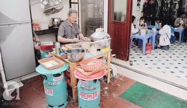 4-quan-banh-duc-nong-nhac-den-ten-da-thay-ngon-o-ha-noi-hom-nay-ban-nen-thu-ngay-ivivu-23