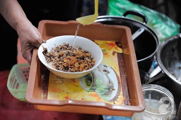 4-quan-banh-duc-nong-nhac-den-ten-da-thay-ngon-o-ha-noi-hom-nay-ban-nen-thu-ngay-ivivu-24