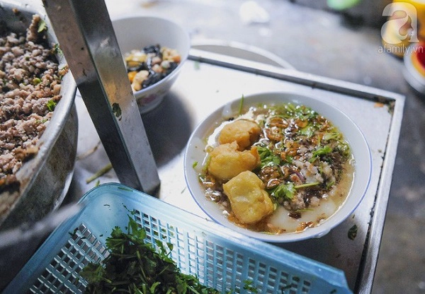 4-quan-banh-duc-nong-nhac-den-ten-da-thay-ngon-o-ha-noi-hom-nay-ban-nen-thu-ngay-ivivu-6
