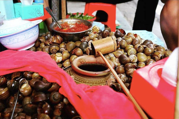 4-quan-bun-oc-co-truyen-hang-chuc-nam-tuoi-neu-khong-biet-dung-nhan-la-sanh-an-o-ha-noi-ivivu-15