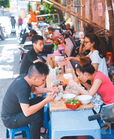 4-quan-bun-oc-co-truyen-hang-chuc-nam-tuoi-neu-khong-biet-dung-nhan-la-sanh-an-o-ha-noi-ivivu-18