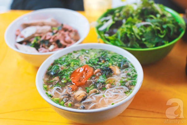 4-quan-bun-oc-co-truyen-hang-chuc-nam-tuoi-neu-khong-biet-dung-nhan-la-sanh-an-o-ha-noi-ivivu-20
