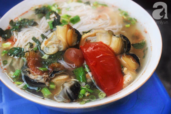 4-quan-bun-oc-co-truyen-hang-chuc-nam-tuoi-neu-khong-biet-dung-nhan-la-sanh-an-o-ha-noi-ivivu-4