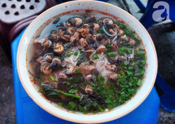 4-quan-bun-oc-co-truyen-hang-chuc-nam-tuoi-neu-khong-biet-dung-nhan-la-sanh-an-o-ha-noi-ivivu-6