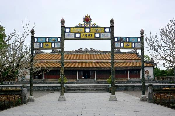 Huế - Quy Nhơn - Nha Trang Từ ngày 19/5, tuyến tàu Huế - Nha Trang khởi hành lúc 16h08, đến Nha Trang 6h18, chiều ngược lại bắt đầu từ 8h45 và đến điểm kết thúc lúc 22h39 mỗi ngày. Hành trình qua nhiều tỉnh ven biển miền Trung giúp bạn lên lịch trình tận hưởng mùa hè hợp lý. Huế - Quy Nhơn - Nha Trang Từ ngày 19/5, tuyến tàu Huế - Nha Trang khởi hành lúc 16h08, đến Nha Trang 6h18, chiều ngược lại bắt đầu từ 8h45 và đến điểm kết thúc lúc 22h39 mỗi ngày. Hành trình qua nhiều tỉnh ven biển miền Trung giúp bạn lên lịch trình tận hưởng mùa hè hợp lý.