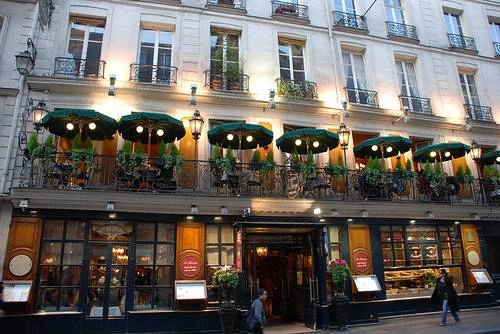32. Nhà hàng lâu đời nhất ở Paris là Le Procope nằm ở Quận 6, có niên đại từ năm 1686. (Ảnh: Internet)