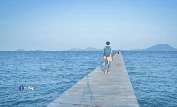 Cây cầu dài khoảng 300m và có nhiều cầu song song với nhau, tuy nhiên có một cây cầu chính hướng đi thẳng ra biển với view Điệp Sơn là được lòng các bạn trẻ nhất. Ảnh: Fc2spirit Cây cầu dài khoảng 300m và có nhiều cầu song song với nhau, tuy nhiên có một cây cầu chính hướng đi thẳng ra biển với view điệp sơn là được lòng các bạn trẻ nhất. Ảnh: Thiều Sang