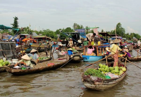 Chợ nổi Cái Bè. Ảnh: ST