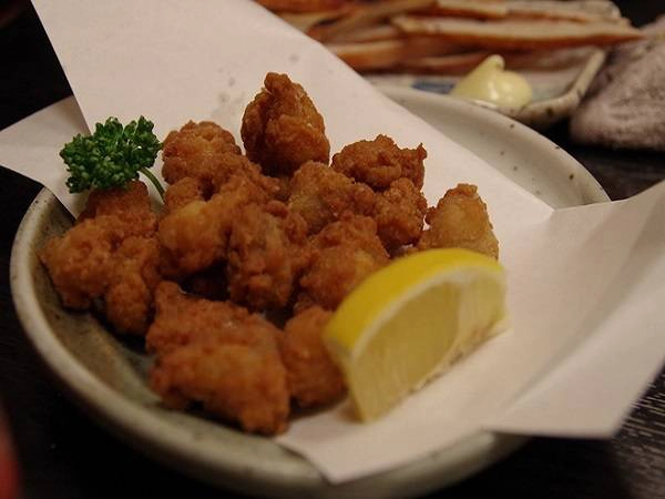 Sụn gà tẩm bột chiên giòn nhâm nhi với bia thì không gì tuyệt vời bằng - tokyobelly.