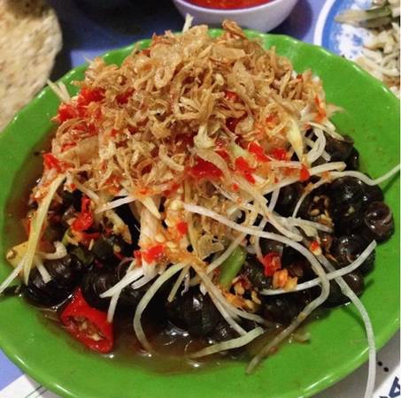 Thực khách cần cân nhắc trước khi thử ốc hút nếu không ăn được cay. Ảnh: Instagram vstagram.524