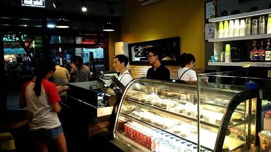 Bánh mì gà Nhân Ngãi trên đường Nhà Chung (Đà Lạt) đã có chi nhánh trên đường Xô Viết Nghệ Tĩnh (quận Bình Thạnh). Ảnh: Tripadvisor. Bánh mì gà Nhân Ngãi trên đường Nhà Chung (Đà Lạt) đã có chi nhánh trên đường Xô Viết Nghệ Tĩnh (quận Bình Thạnh). Ảnh: Tripadvisor.