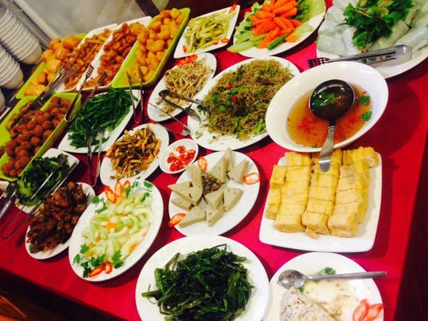 5-dia-chi-buffet-chay-ngon-khong-gian-lich-su-gia-duoi-120-ngan-o-ha-noi-ivivu-16]