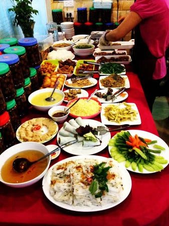 5-dia-chi-buffet-chay-ngon-khong-gian-lich-su-gia-duoi-120-ngan-o-ha-noi-ivivu-17