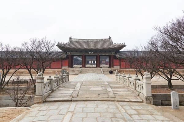Changgyeong-gung sẽ đóng cửa vào ngày thứ 2. Changgyeong-gung sẽ đóng cửa vào ngày thứ 2.