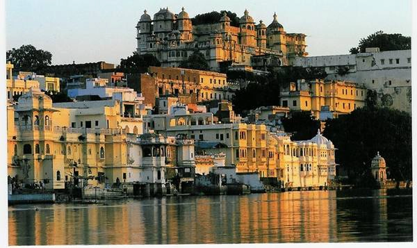 Hoàng hôn ở Udaipur. Ảnh: prasannaholidays. Hoàng hôn ở Udaipur. Ảnh: prasannaholidays.