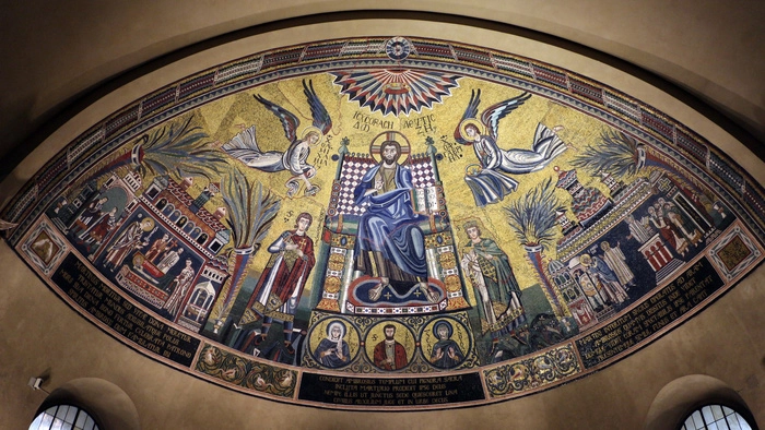 Bức tranh thánh Christ Pantokrator ở Basilica di Sant’Ambrogio. Ảnh: Jessica Norah Bức tranh thánh Christ Pantokrator ở Basilica di Sant’Ambrogio. Ảnh: Jessica Norah