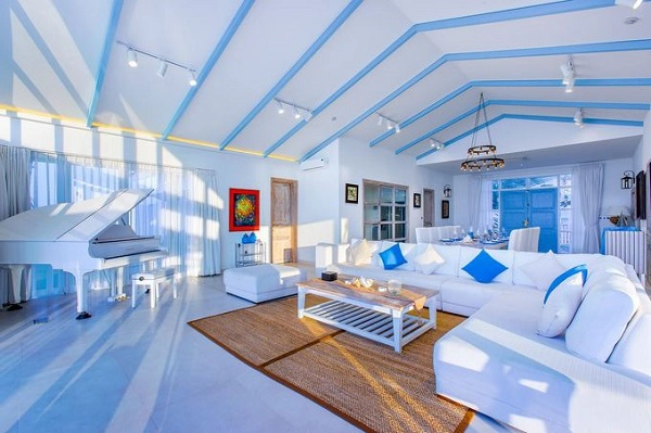 Từ không gian bên ngoài đến nội thất của phòng đều gợi cảm giác về một kỳ nghỉ ở hòn đảo thiên đường. Các phòng được thiết kế, chia thành từng loại để phù hợp cho khách đi theo đôi hoặc gia đình. Từ không gian bên ngoài đến nội thất của phòng đều gợi cảm giác về một kỳ nghỉ ở hòn đảo thiên đường. Các phòng được thiết kế, chia thành từng loại để phù hợp cho khách đi theo đôi hoặc gia đình.