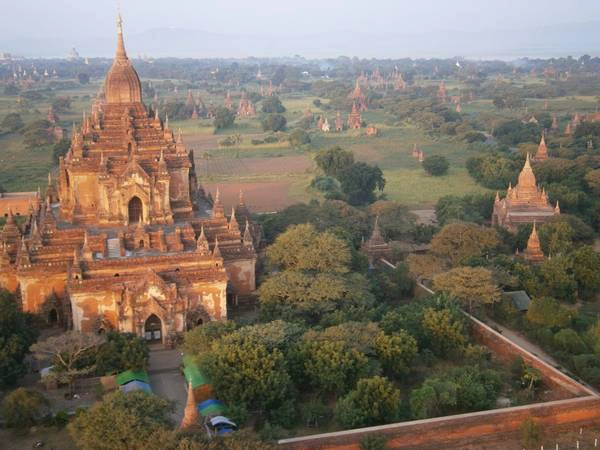 Thành phố cổ Bagan huyền bí luôn có sức hấp dẫn với du khách. Thành phố cổ Bagan huyền bí luôn có sức hấp dẫn với du khách.