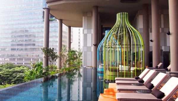 Từ ngoại thất, sảnh, thang máy, bể bơi của khách sạn này đều xuất hiện trong phim. Đặc biệt là cảnh quay ấn tượng khi Katia (do Hannah Ware đóng) mặc bộ bikini hai mảnh quyến rũ tắm đêm ở bể bơi vô cực trên cao của Parkroyal. Từ ngoại thất, sảnh, thang máy, bể bơi của khách sạn này đều xuất hiện trong phim. Đặc biệt là cảnh quay ấn tượng khi Katia (do Hannah Ware đóng) mặc bộ bikini hai mảnh quyến rũ tắm đêm ở bể bơi vô cực trên cao của Parkroyal.