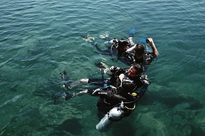 Hiện tại, tour 4 đảo khá phổ biến ở Nha Trang. Lịch trình thường được các công ty du lịch thiết kế là đảo Trí Nguyên - Hòn Mun - Hòn Một - Hòn Tằm, khởi hành vào lúc 8h và quay về đất liền khoảng 16h - 17h. Hiện tại, tour 4 đảo khá phổ biến ở Nha Trang. Lịch trình thường được các công ty du lịch thiết kế là đảo Trí Nguyên - Hòn Mun - Hòn Một - Hòn Tằm, khởi hành vào lúc 8h và quay về đất liền khoảng 16h - 17h.