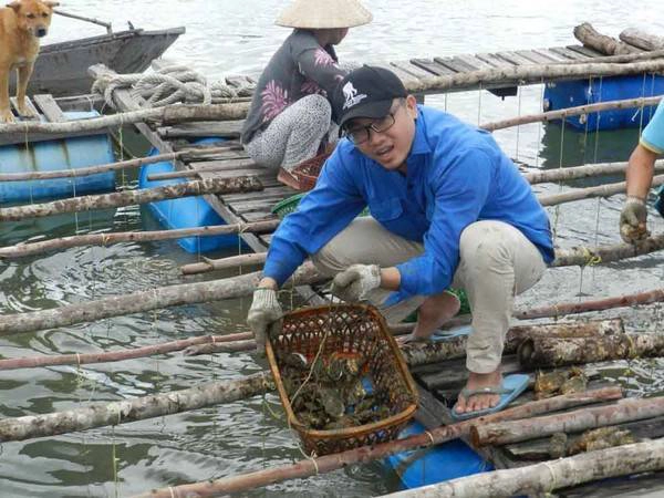 Ghé Long Sơn thì bạn phải thử món hàu sữa tươi ngon tại đây. Ghé Long Sơn thì bạn phải thử món hàu sữa tươi ngon tại đây.