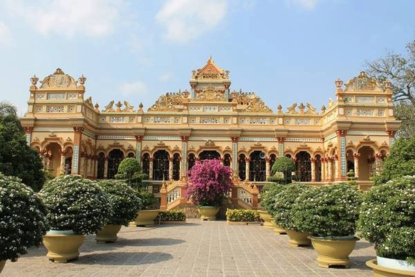 Chùa Vĩnh Tràng mang lối kiến trúc Á - Âu đặc sắc. Ảnh: Phước Bình. Chùa Vĩnh Tràng mang lối kiến trúc Á - Âu đặc sắc. Ảnh: Phước Bình.