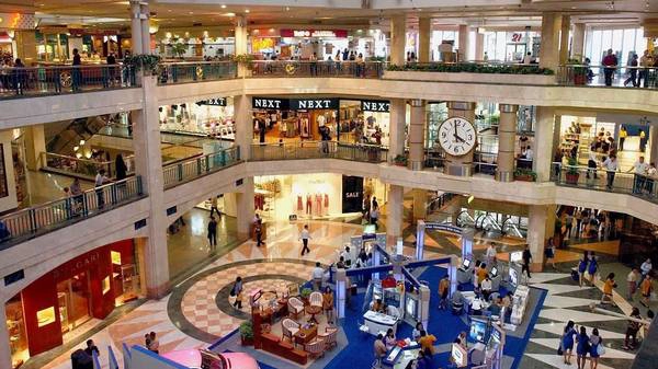Plaza Senayan cung cấp nhiều cửa hàng đa dạng với các dịch vụ hàng hoá và thực phẩm chất lượng. Ảnh: Vacationbaliindonesia.com Plaza Senayan cung cấp nhiều cửa hàng đa dạng với các dịch vụ hàng hoá và thực phẩm chất lượng. Ảnh: Vacationbaliindonesia.com