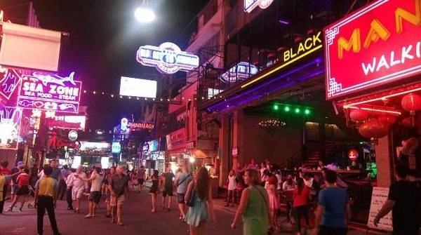 Phố đi bộ về đêm. Phố đi bộ về đêm.