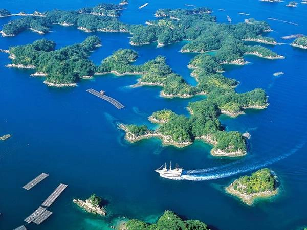 3. Kujukushima: Quần đảo này là tập hợp của 208 hòn đảo lớn nhỏ, một địa điểm du lịch nghỉ dưỡng lý tưởng với cảnh quan thiên nhiên tuyệt vời. Ảnh: Iepcollege. 3. Kujukushima: Quần đảo này là tập hợp của 208 hòn đảo lớn nhỏ, một địa điểm du lịch nghỉ dưỡng lý tưởng với cảnh quan thiên nhiên tuyệt vời. Ảnh: Iepcollege.