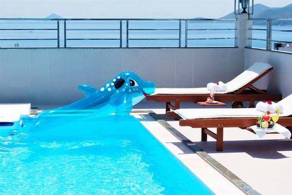 Một góc hồ bơi tại khách sạn. Một góc hồ bơi tại khách sạn.