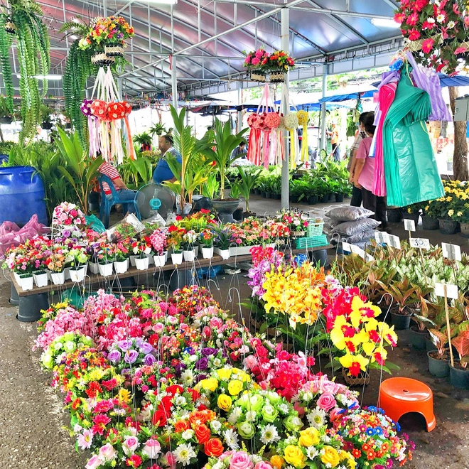 Hãy chuẩn bị thể lực khi đi Chatuchak, bởi khu chợ rất rộng gồm hàng ngàn gian hàng. Ảnh: k_kwan
