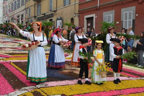 Lễ hội hoa Infiorata ở Ý - Ảnh: wp Lễ hội hoa Infiorata ở Ý - Ảnh: wp