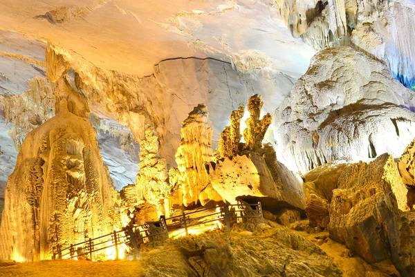 Thạch nhũ ấn tượng trong hang động Thạch nhũ ấn tượng trong hang động