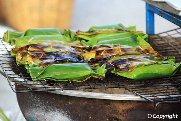 5-mon-an-vat-thom-ngon-tren-tung-ngon-tay-ban-phai-thu-o-bangkok-ivivu-1