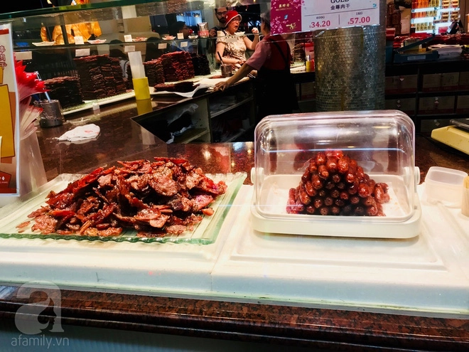 Món thịt khô Bak Kwa được làm từ các loại thịt như heo, bò, gà. Món thịt khô Bak Kwa được làm từ các loại thịt như heo, bò, gà.