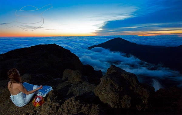 Thời khắc hoàng hôn tuyệt đẹp tại miệng núi lửa Haleakala trên hòn đảo Maui, Hawaii, Mỹ.