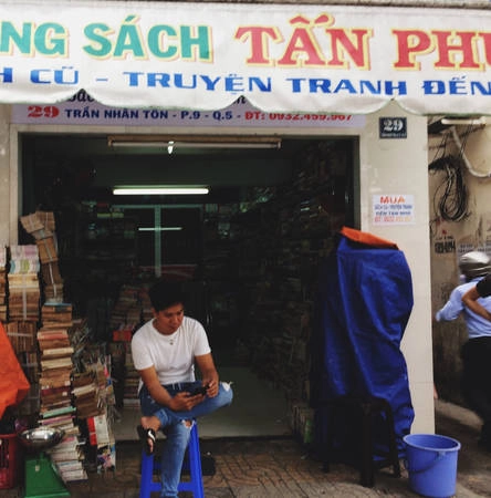 Ở đây chuyên bán sách cũ với rất nhiều loại sách. Nếu bạn mê truyện tranh nhiều tập, đây là nơi lựa chọn hoàn hảo vì sách gì cũng có và giá cả phải chăng.