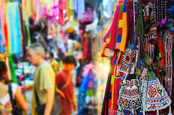 Còn được gọi là “Little India” (Tiểu Ấn), Pahurat là con phố trong Chinatown. Còn được gọi là “Little India” (Tiểu Ấn), Pahurat là con phố trong Chinatown.