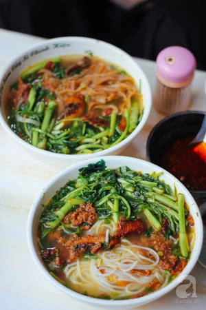 5-quan-bun-ca-o-ha-noi-ngon-khien-muc-an-mot-lan-la-me-ngay-tap-tu-ivivu-11