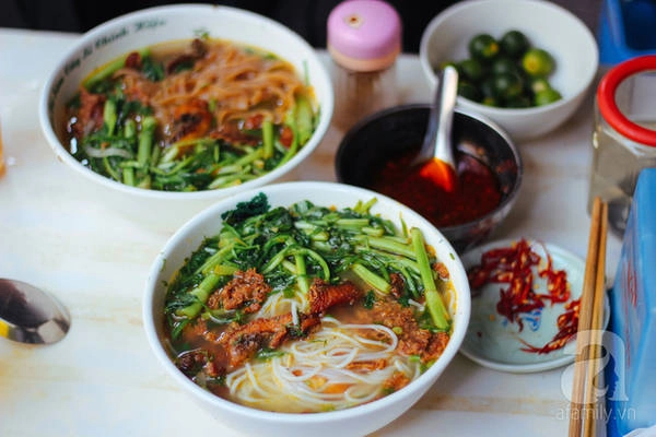 5-quan-bun-ca-o-ha-noi-ngon-khien-muc-an-mot-lan-la-me-ngay-tap-tu-ivivu-13