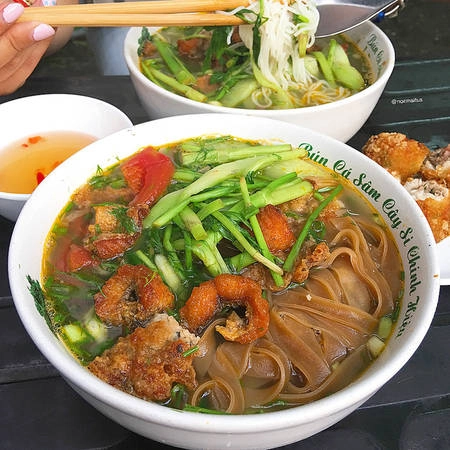 5-quan-bun-ca-o-ha-noi-ngon-khien-muc-an-mot-lan-la-me-ngay-tap-tu-ivivu-15