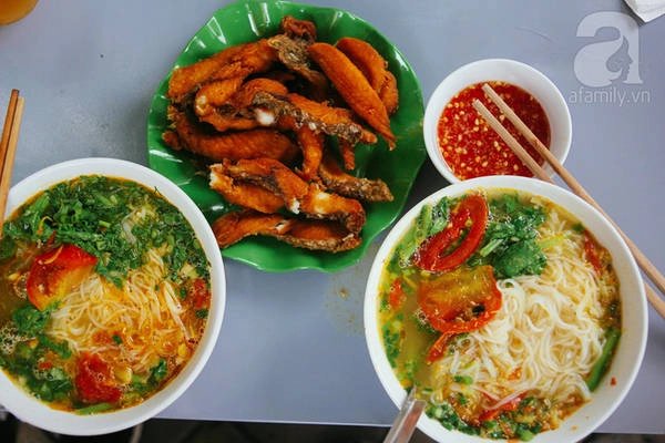 5-quan-bun-ca-o-ha-noi-ngon-khien-muc-an-mot-lan-la-me-ngay-tap-tu-ivivu-18