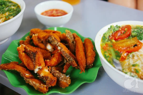 5-quan-bun-ca-o-ha-noi-ngon-khien-muc-an-mot-lan-la-me-ngay-tap-tu-ivivu-19