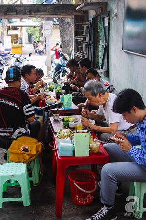 5-quan-bun-ca-o-ha-noi-ngon-khien-muc-an-mot-lan-la-me-ngay-tap-tu-ivivu-2