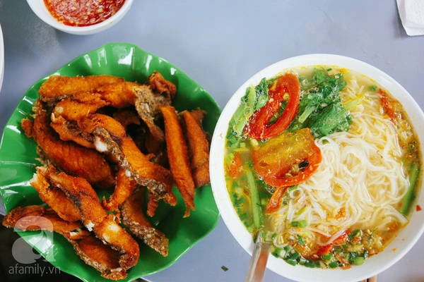 5-quan-bun-ca-o-ha-noi-ngon-khien-muc-an-mot-lan-la-me-ngay-tap-tu-ivivu-20