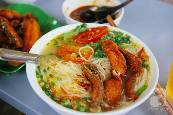 5-quan-bun-ca-o-ha-noi-ngon-khien-muc-an-mot-lan-la-me-ngay-tap-tu-ivivu-24